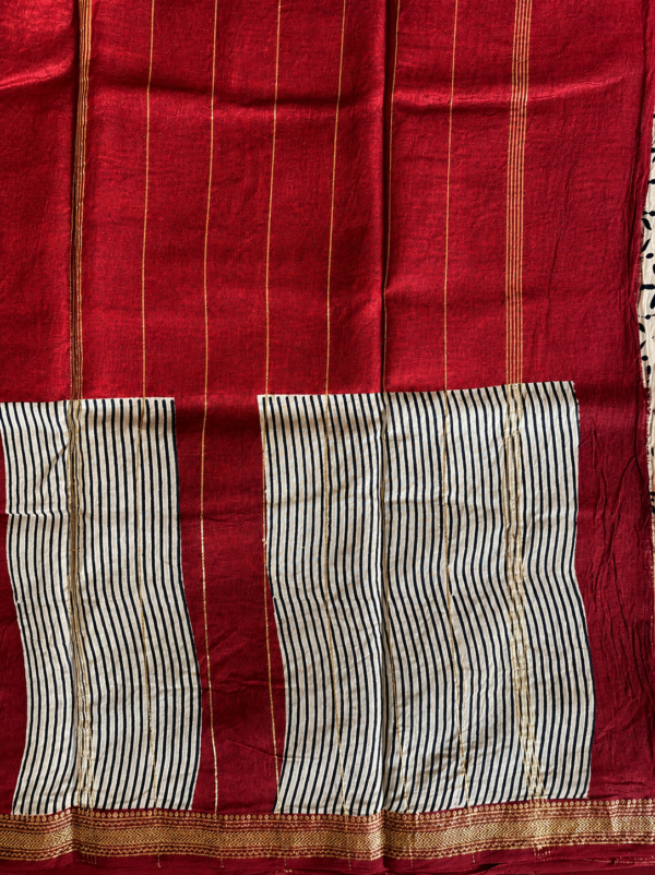 Rust red sari with gold border - Maheshwari Silk