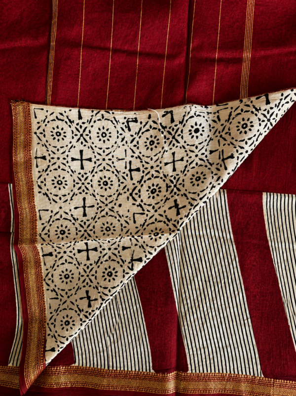 Rust red sari with gold border - Maheshwari Silk