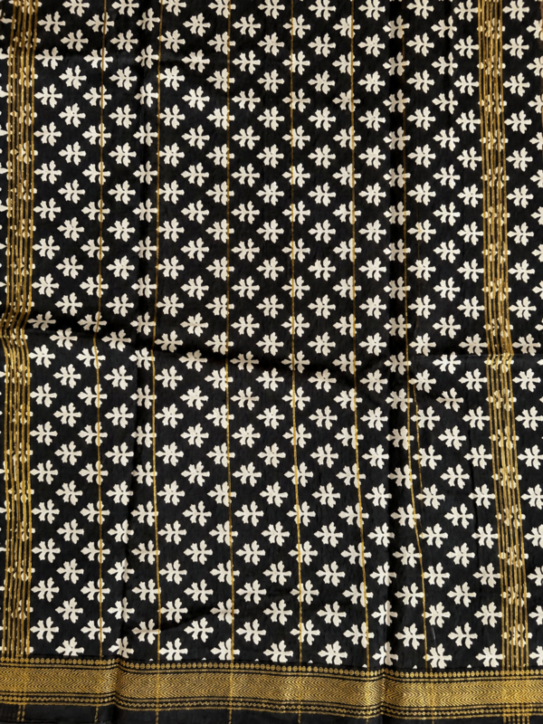 2026/05/1001026511.png Handblock Printed Maheshwari Silk Saree